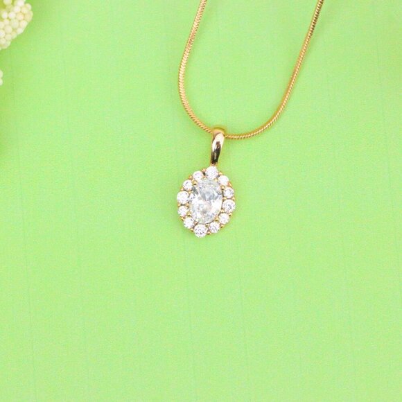 "Oval White Pendant with Halo Design in Gold-Plated Brass Setting, XPPT1812 - Picture 4 of 14